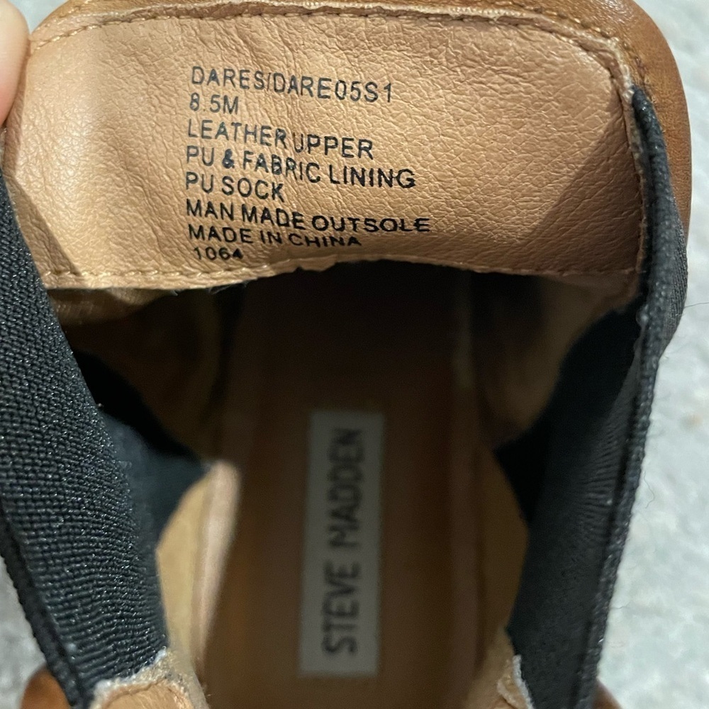 Steve Madden Dares Chelsea Boots Cognac Brown Leather With Black Accent Size 8.5 - Picture 3 of 12